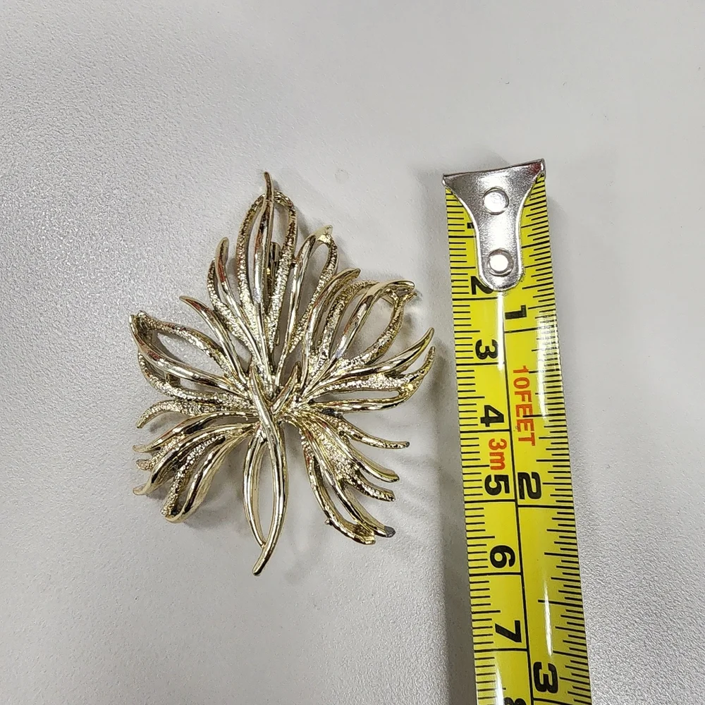 Vintage Gold Tone Starburst Leaf Brooch Pin Mid Century Modern Abstract
